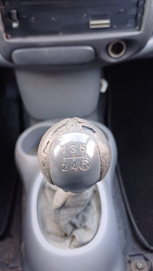 TOYOTA Yaris usata 10