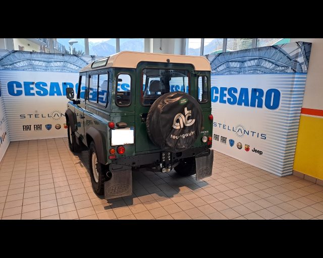 LAND ROVER Defender usata 2