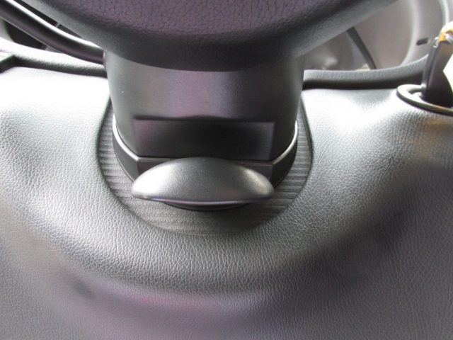 MERCEDES-BENZ C 200 usata 32