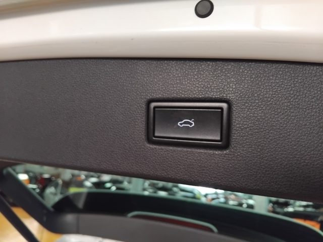 VOLKSWAGEN Tiguan usata, con Autoradio