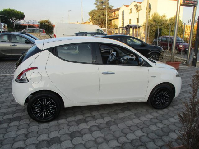 LANCIA Ypsilon usata, con Airbag