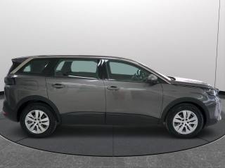 PEUGEOT 5008 usata, con Leve al volante