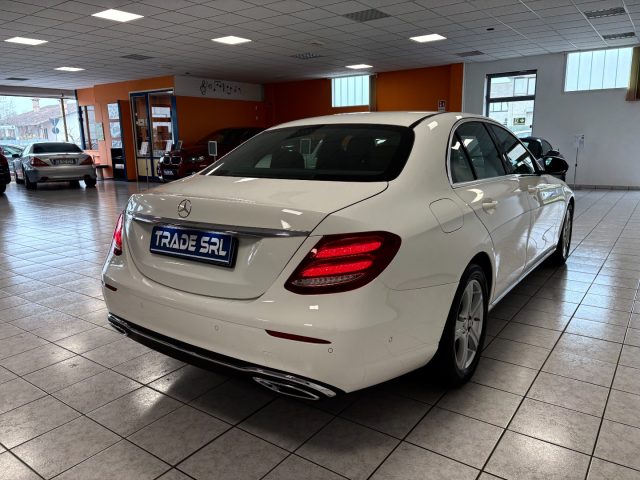 MERCEDES-BENZ E 200 usata, con Autoradio