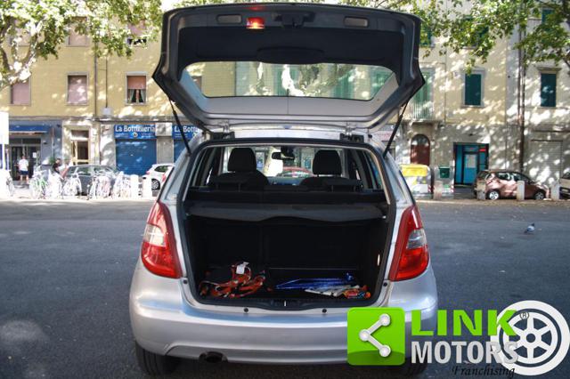 MERCEDES-BENZ A 180 usata, con Volante multifunzione