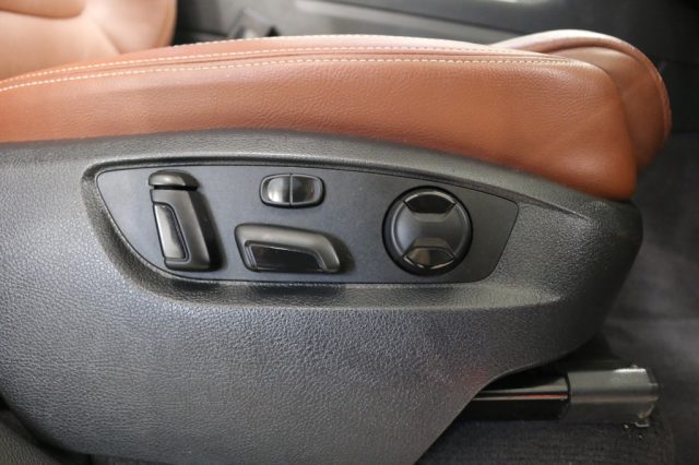 VOLKSWAGEN Touareg usata, con Sensori di parcheggio posteriori