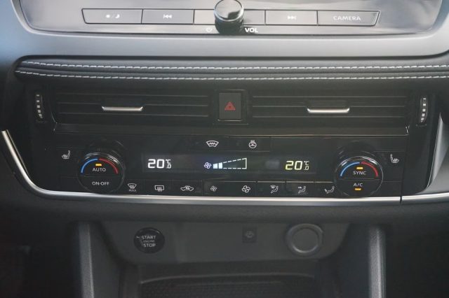 NISSAN Qashqai usata, con Controllo automatico clima