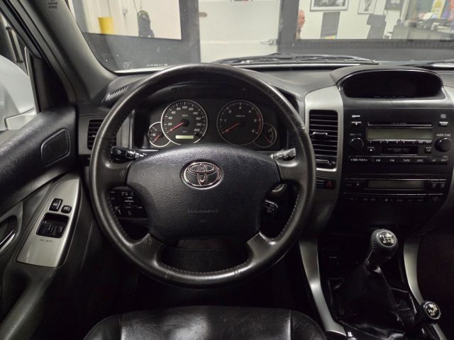 TOYOTA Land Cruiser usata, con Bracciolo