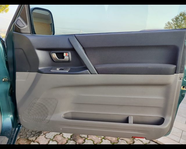 MITSUBISHI Pajero usata, con Specchietti laterali elettrici
