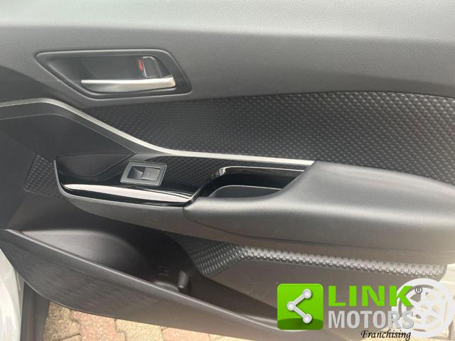 TOYOTA C-HR usata, con USB