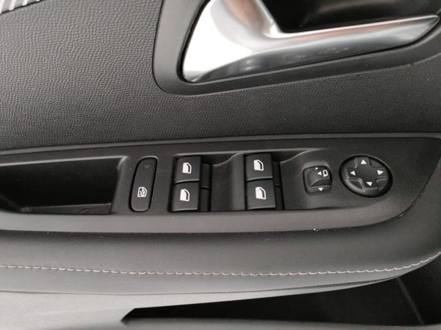 PEUGEOT 208 usata, con Volante in pelle