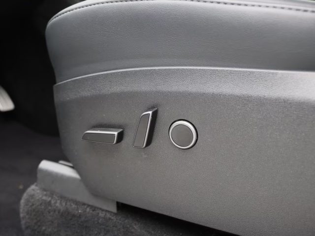 TESLA Model Y usata, con Fendinebbia