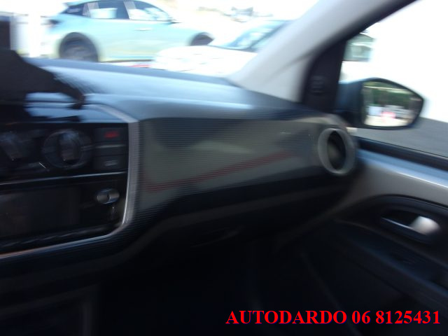 VOLKSWAGEN up! usata 19