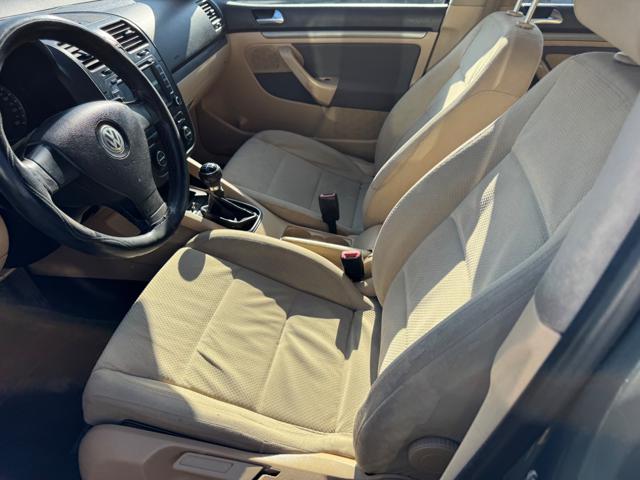 VOLKSWAGEN Golf usata, con Autoradio