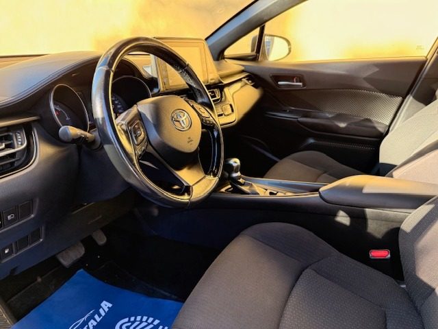 TOYOTA C-HR usata, con Climatizzatore
