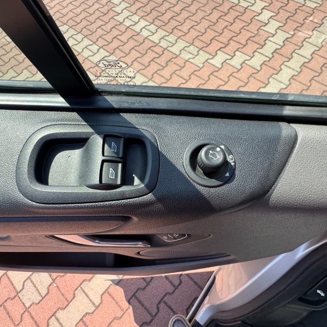 FORD Transit Custom usata, con Sensori di parcheggio anteriori