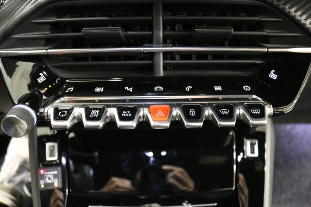 PEUGEOT 2008 usata, con Sensore di luce