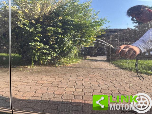 VOLKSWAGEN Touran usata, con Controllo automatico clima