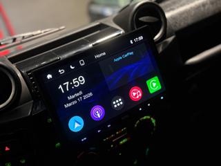 LAND ROVER Defender usata, con Touch screen