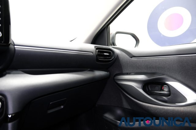 TOYOTA Yaris usata, con Airbag testa