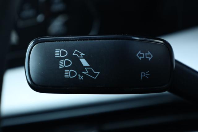 VOLKSWAGEN Golf usata, con Touch screen