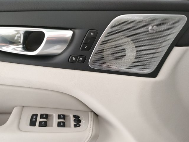 VOLVO XC60 usata, con Volante in pelle
