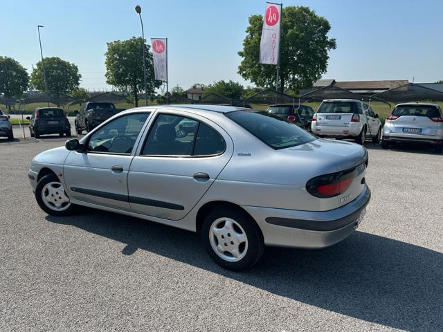 RENAULT Megane usata, con Alzacristalli elettrici