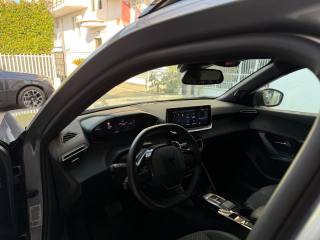PEUGEOT 2008 usata, con Sedile posteriore sdoppiato