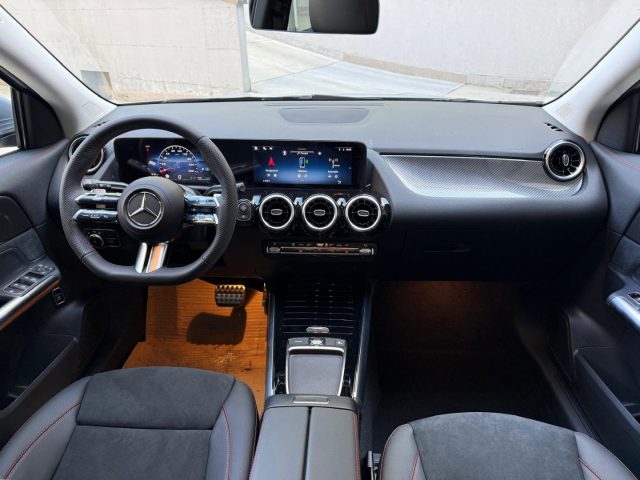 MERCEDES-BENZ GLA 180 usata, con Fari LED