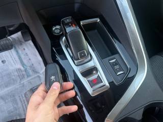 PEUGEOT 3008 usata, con Autoradio digitale
