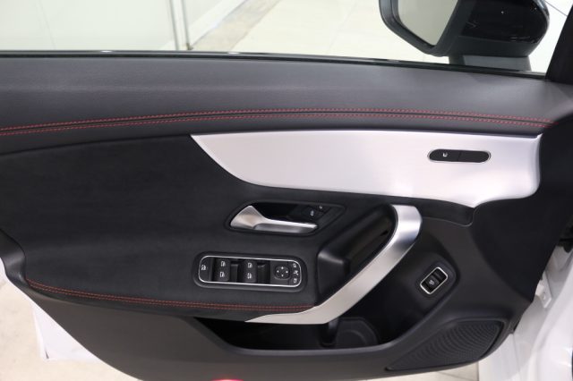 MERCEDES-BENZ CLA 220 usata, con Sensore di luce