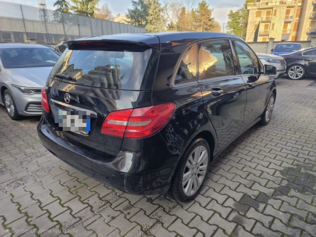 MERCEDES-BENZ B 180 usata, con Chiusura centralizzata