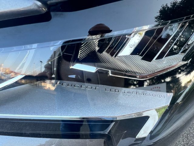 PEUGEOT 5008 usata, con Controllo automatico clima