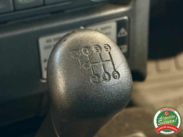 LAND ROVER Defender usata 15