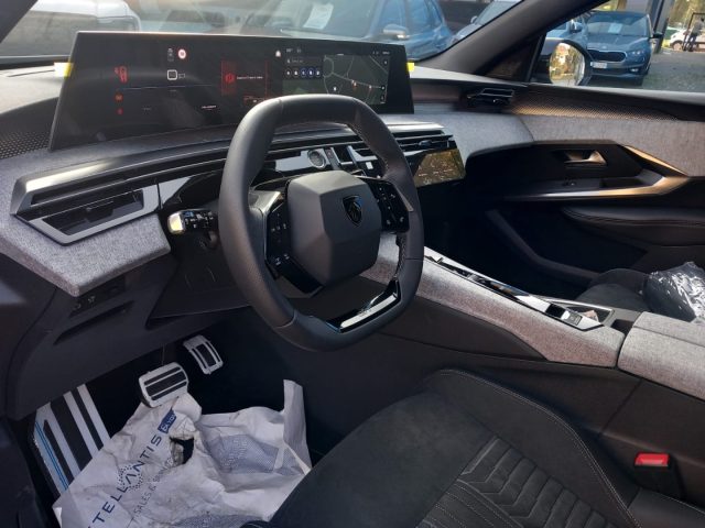 PEUGEOT 5008 usata, con Fari LED