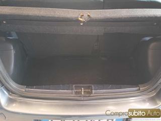 TOYOTA Yaris usata 25