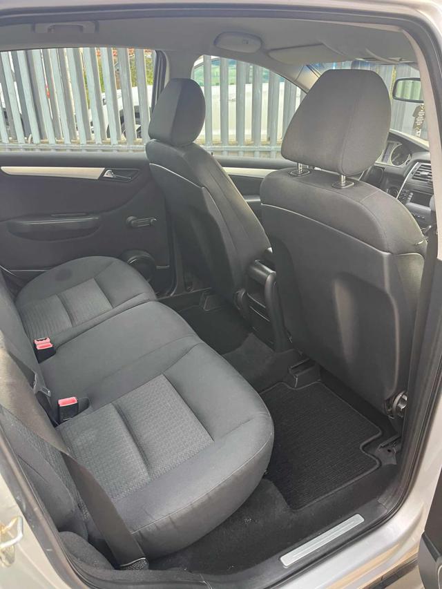 MERCEDES-BENZ B 180 usata, con Alzacristalli elettrici