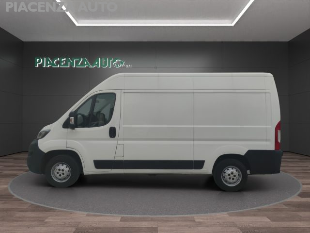 PEUGEOT Boxer usata, con Touch screen