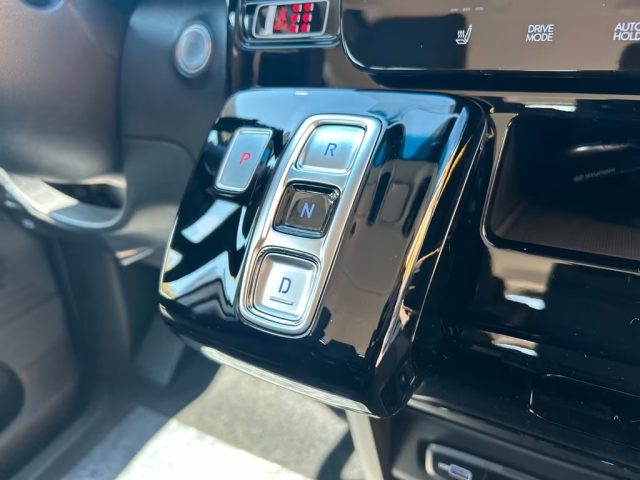 HYUNDAI Staria usata, con Sensori di parcheggio posteriori