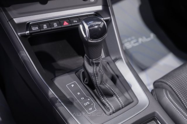 AUDI Q3 usata, con Sensori di parcheggio anteriori