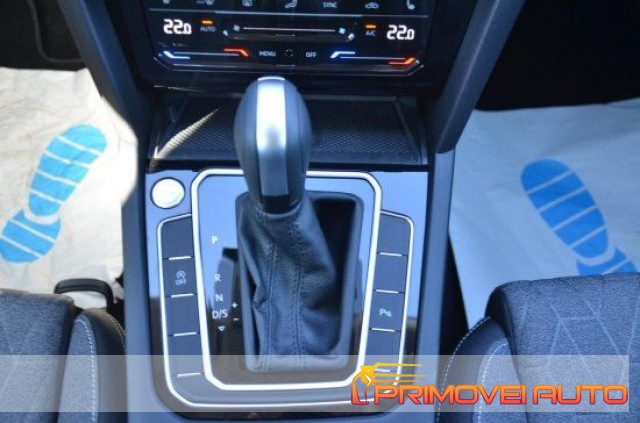 VOLKSWAGEN Passat Variant usata, con ESP