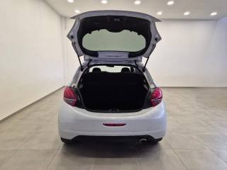 PEUGEOT 208 usata, con Telecamera per parcheggio assistito