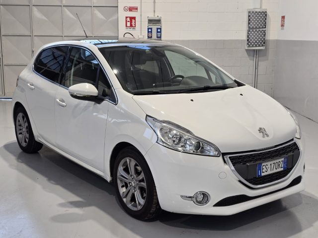 PEUGEOT 208 usata, con Autoradio