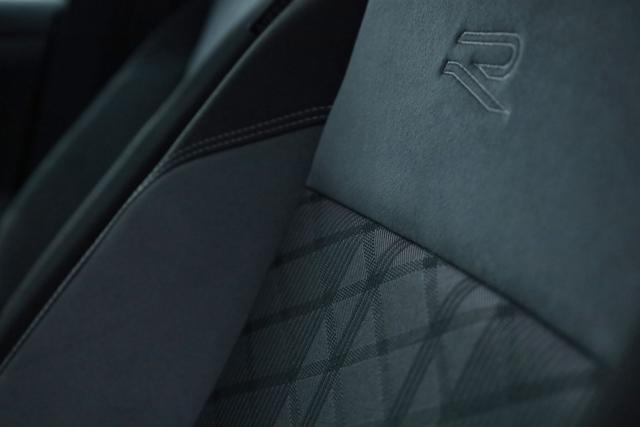 VOLKSWAGEN Taigo usata, con Hill holder