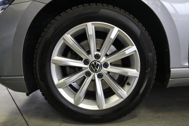 VOLKSWAGEN Passat Variant usata, con Volante in pelle