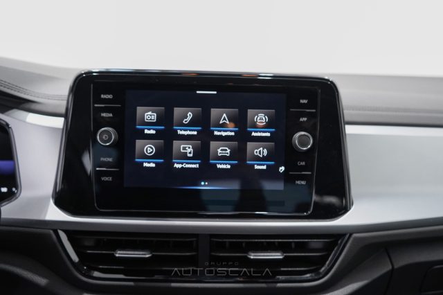 VOLKSWAGEN T-Roc usata, con Autoradio digitale