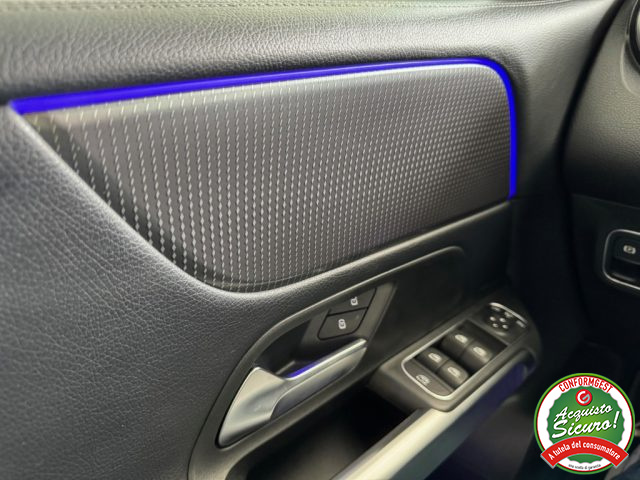 MERCEDES-BENZ GLB 180 usata, con Sistema di navigazione