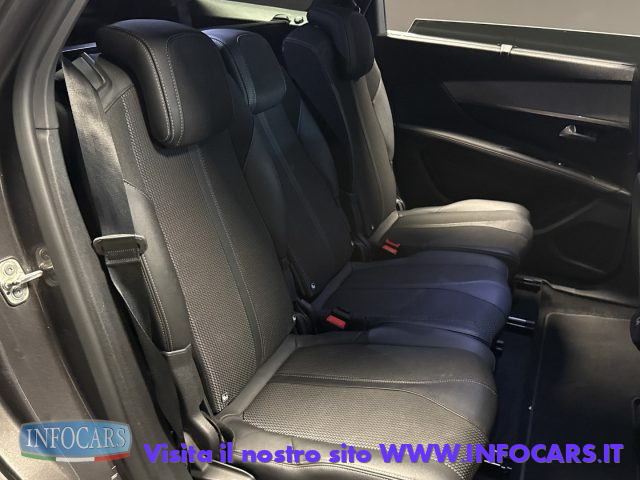 PEUGEOT 5008 usata, con Cerchi in lega