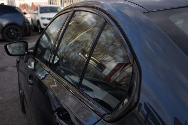 BMW 320 usata, con Sensori di parcheggio anteriori