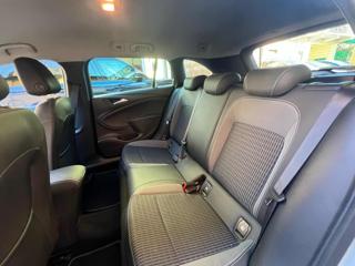 OPEL Astra usata, con Fari LED