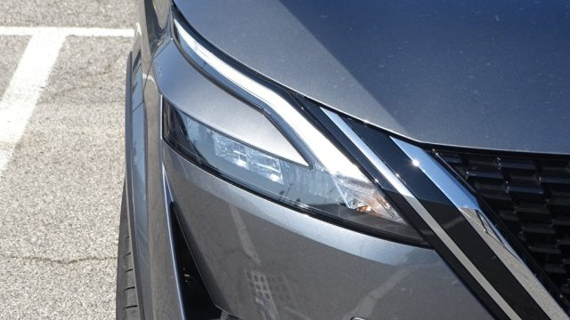 NISSAN Qashqai usata, con Fari LED